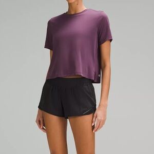 Lululemon Hotty Hot Low-Rise Lined Short 2.5" size 8 / small